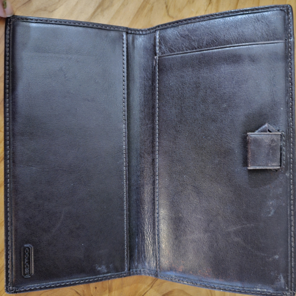 Coach Signature Wallet - Picture 4 of 8